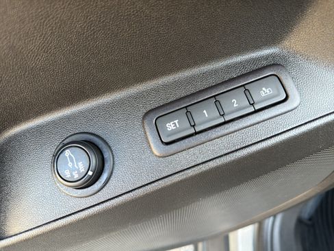 Used 2018 Chevrolet Equinox Premier AWD/4WD image 12