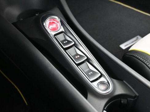 Used 2024 McLaren Artura RWD image 21