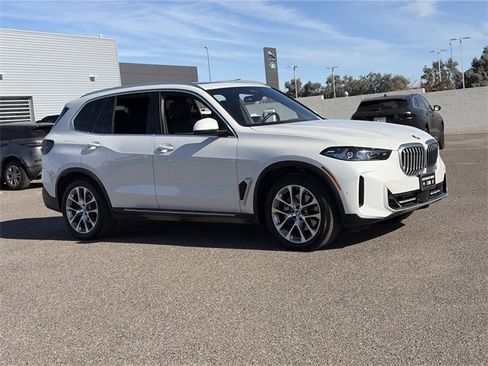 Used 2024 BMW X5 xDrive40i w/ Premium Package image 4