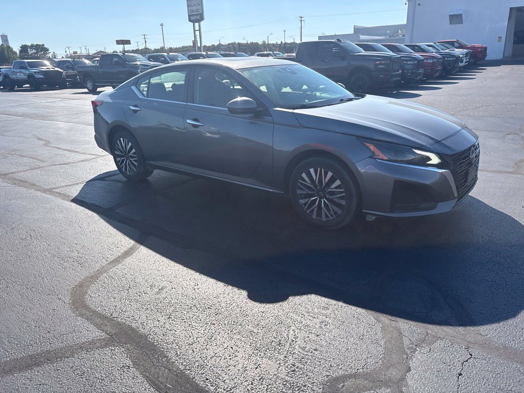 Used 2023 Nissan Altima 2.5 SV w/ SV Premium Package AWD/4WD image 10