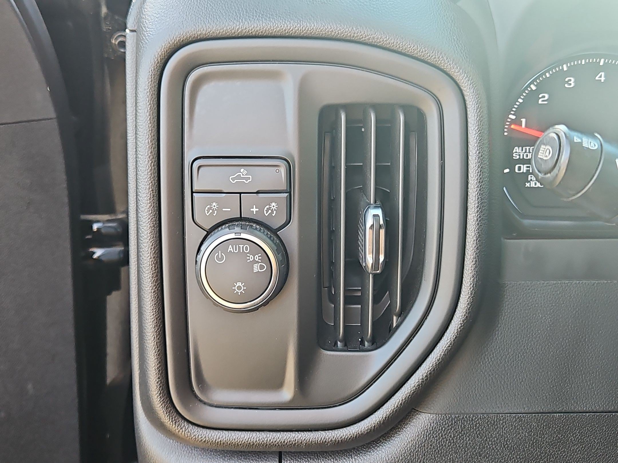 Used 2025 Chevrolet Silverado 1500 Custom RWD image 24
