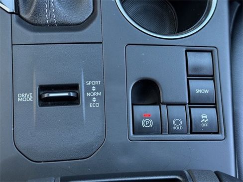 Used 2023 Toyota Highlander XLE image 22