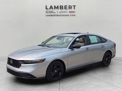 Used 2025 Honda Accord SE image 1