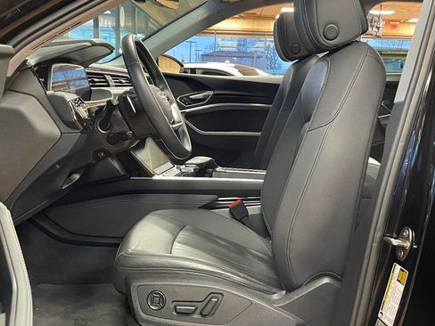 Used 2021 Audi e-tron Premium w/ Convenience Plus Package image 11