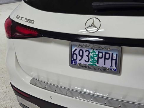Used 2024 Mercedes-Benz GLC 300 4MATIC image 13