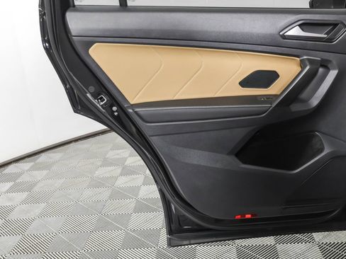 Used 2024 Volkswagen Tiguan SE FWD image 39