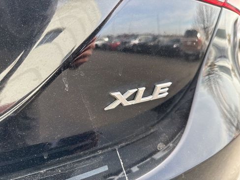 Used 2020 Toyota Camry XLE image 5