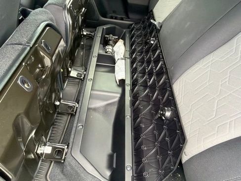 Used 2022 Toyota Tacoma TRD Sport w/ Technology Package AWD/4WD image 15