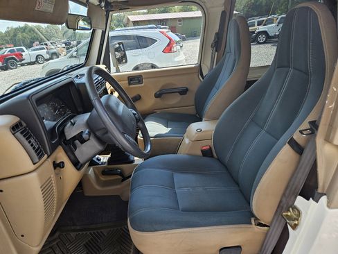 Used 1999 Jeep Wrangler Sahara image 9