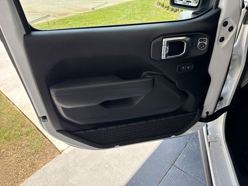 Used 2022 Jeep Wrangler Unlimited Sport AWD/4WD image 14