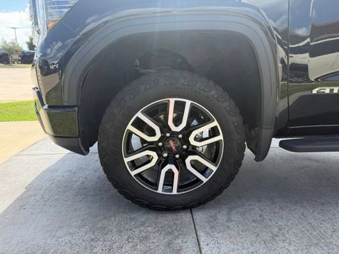 Used 2025 GMC Sierra 1500 AT4 w/ AT4 Premium Package AWD/4WD image 4