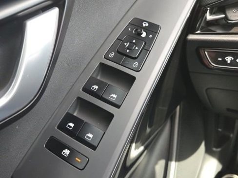 Used 2023 Kia Niro EX Touring image 16