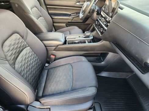 Used 2022 Nissan Pathfinder SV FWD image 13
