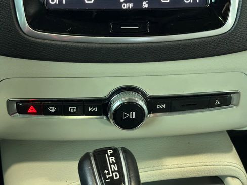 Used 2022 Volvo XC90 T5 Momentum w/ Protection Package image 24