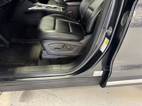 Used 2020 Ford Explorer XLT w/ Equipment Group 202A AWD/4WD image 28