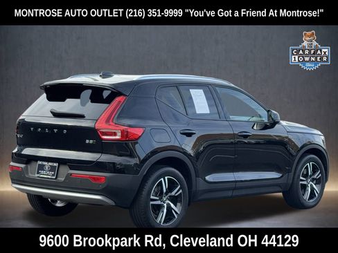 Used 2023 Volvo XC40 B5 Core image 7