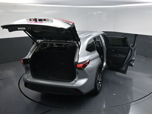 Used 2023 Toyota Highlander XLE image 24