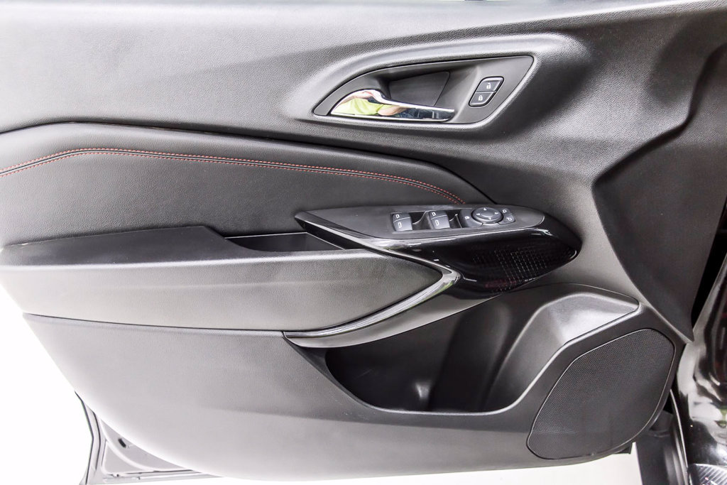 Used 2024 Chevrolet Trax RS w/ Sunroof Package FWD image 26