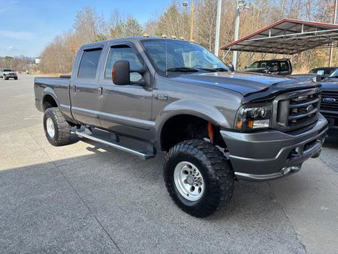 Used 2004 Ford F250 XLT image 2