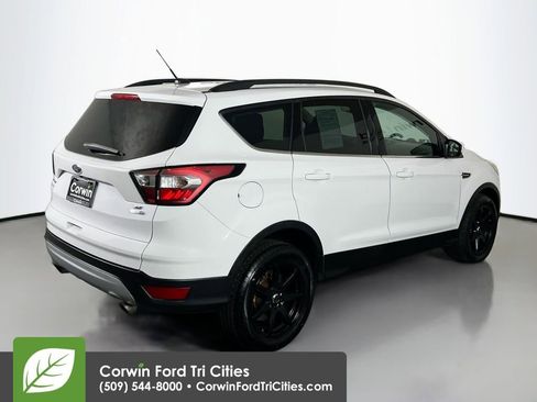 Used 2018 Ford Escape SE image 15