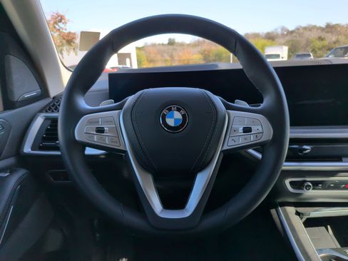 Certified 2025 BMW X7 xDrive40i w/ Premium Package image 18