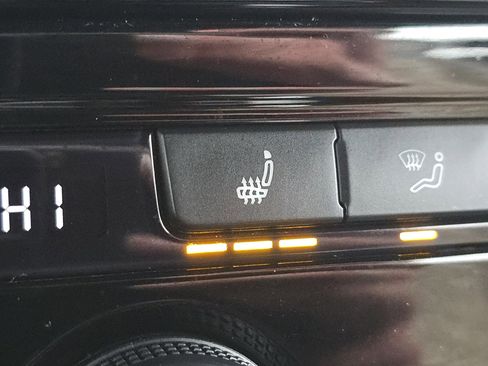 Used 2019 Volkswagen Beetle 2.0T S image 11