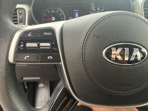Used 2020 Kia Sorento LX FWD image 15