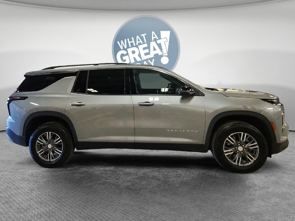 Used 2026 Chevrolet Traverse LT w/ Driver Confidence Package AWD/4WD image 2