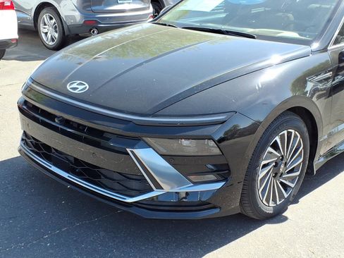 Certified 2025 Hyundai Sonata Limited FWD image 8