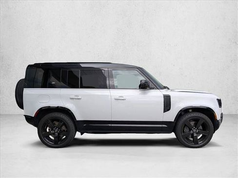 Used 2023 Land Rover Defender 110 X-Dynamic SE AWD/4WD image 4
