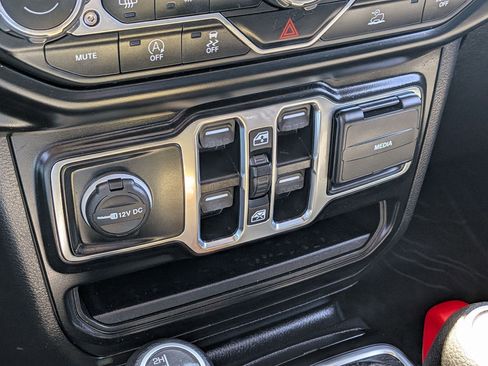 Used 2022 Jeep Gladiator Sport AWD/4WD image 25