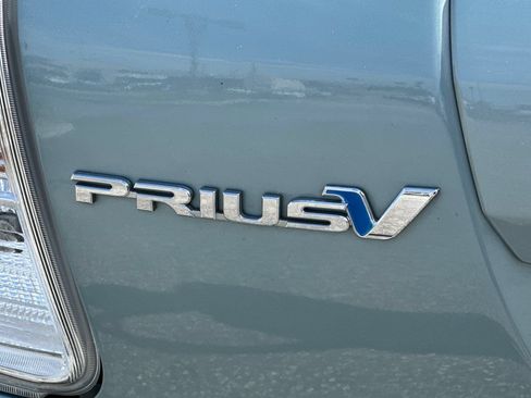 Used 2017 Toyota Prius V Three FWD image 41