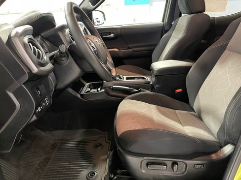 Used 2023 Toyota Tacoma TRD Sport image 9