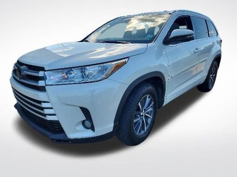 Used 2017 Toyota Highlander XLE FWD image 4