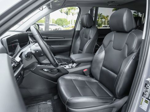 Used 2023 Kia Telluride S w/ S Sunroof Package FWD image 7