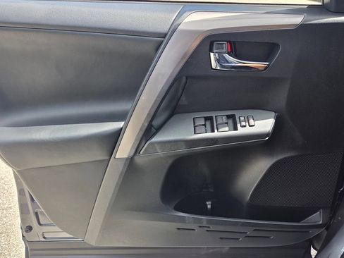 Used 2018 Toyota RAV4 XLE FWD image 30