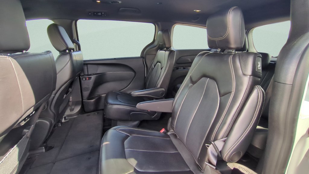 Used 2025 Chrysler Pacifica Select FWD image 9