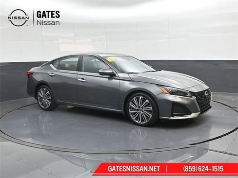 Used 2024 Nissan Altima 2.5 SL image 1