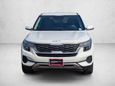 Used 2022 Kia Seltos LX image 2