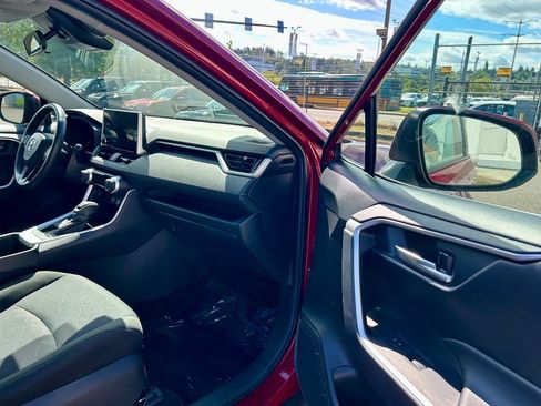 Certified 2025 Toyota RAV4 XLE w/ Convenience Package AWD/4WD image 15