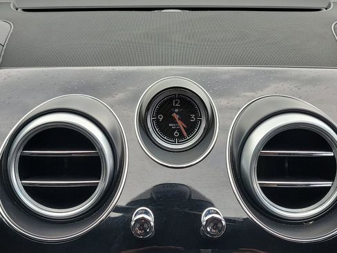Used 2018 Bentley Bentayga AWD/4WD image 19