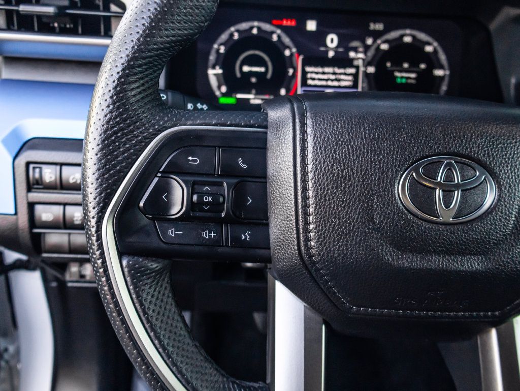 Used 2025 Toyota Tacoma TRD Off-Road AWD/4WD image 41