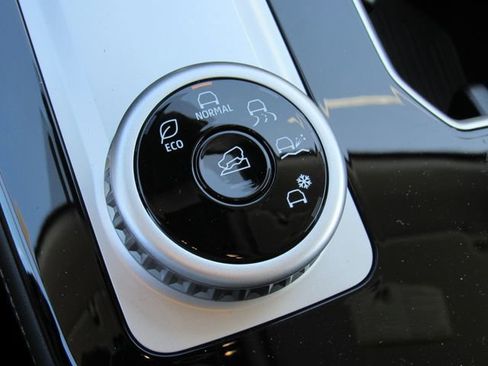 New 2026 Mitsubishi Outlander SEL FWD image 31