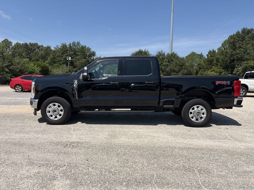 Used 2024 Ford F350 XLT w/ FX4 Off-Road Package AWD/4WD image 3