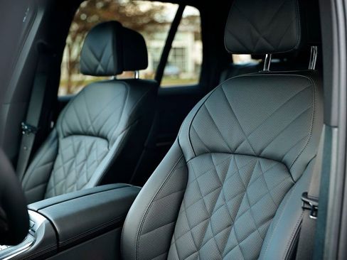 New 2026 BMW X5 xDrive50e w/ Climate Comfort Package image 21