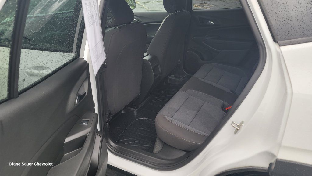 Used 2024 Chevrolet Trax LS w/ LS Convenience Package FWD image 25