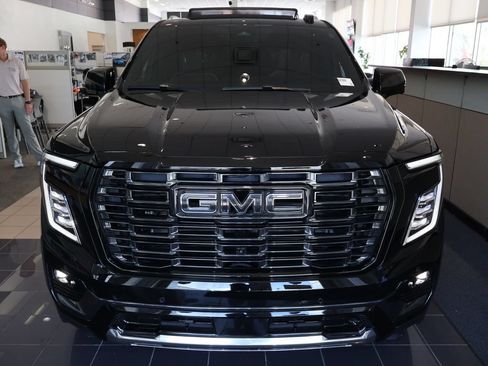 Used 2026 GMC Yukon Denali Ultimate AWD/4WD image 2