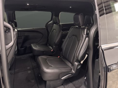 New 2026 Chrysler Pacifica Select AWD/4WD image 30