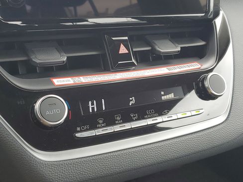 Used 2025 Toyota Corolla LE image 29