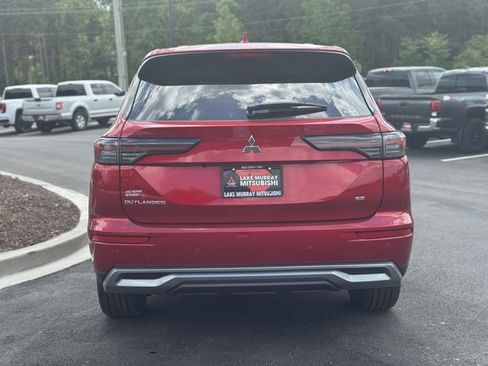 New 2025 Mitsubishi Outlander SE image 8